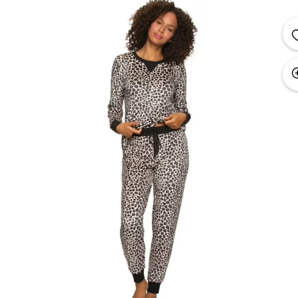 NWT Felina Microfleece Pajama Set With Vneck Small